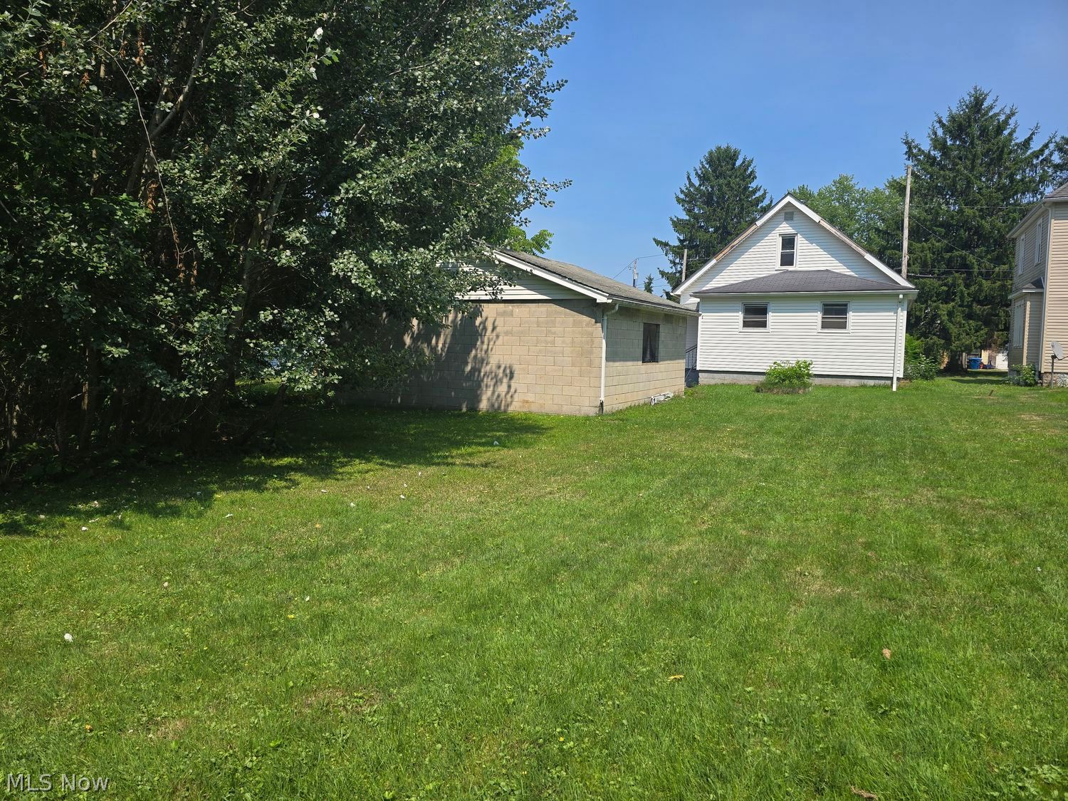 51 Perry Street Struthers, OH 44471 - Photo 2 of 12