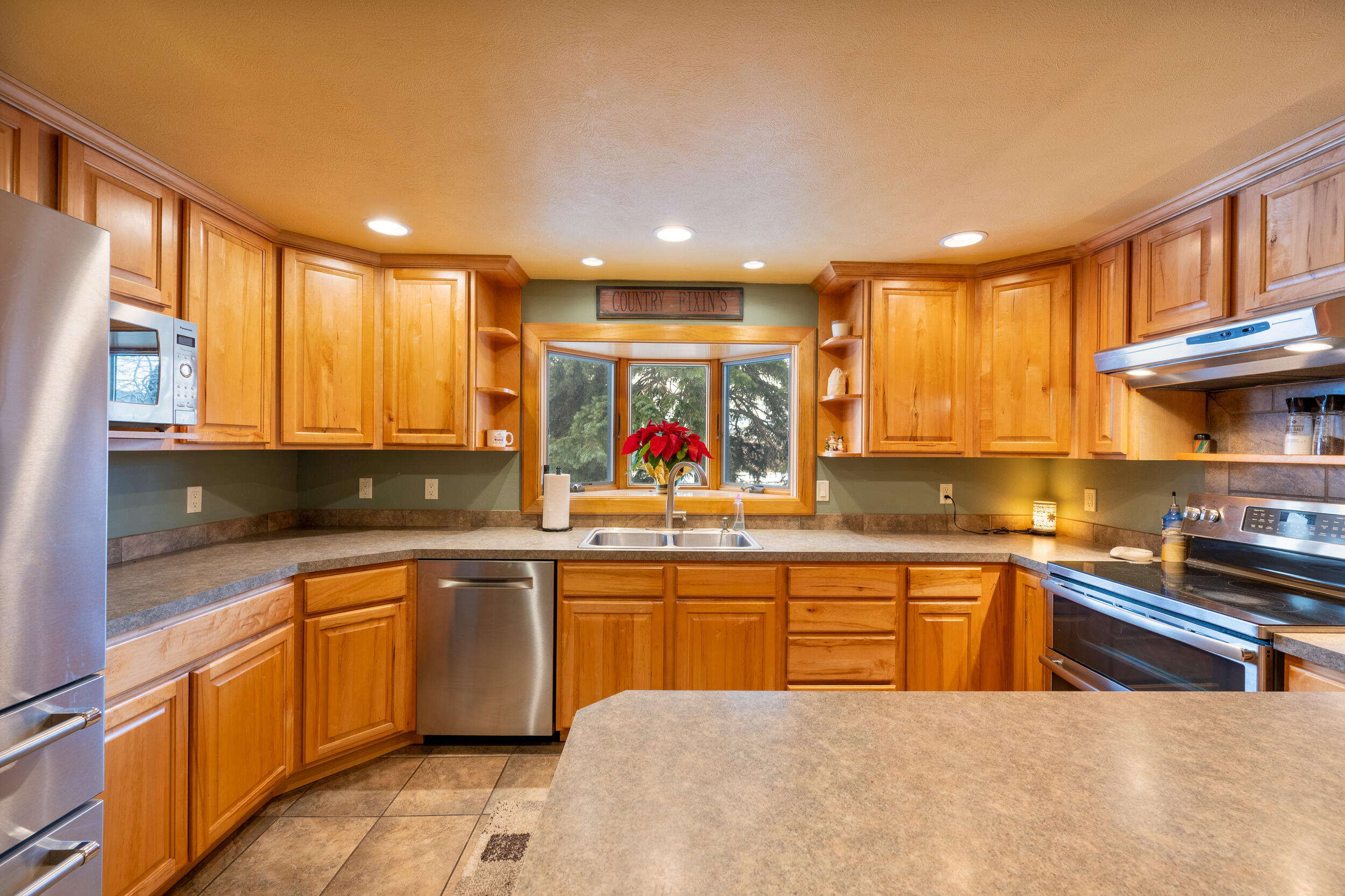 157 Upper Prairie Dog Road Banner, WY 82832 - Photo 12 of 61 11 Kitchen