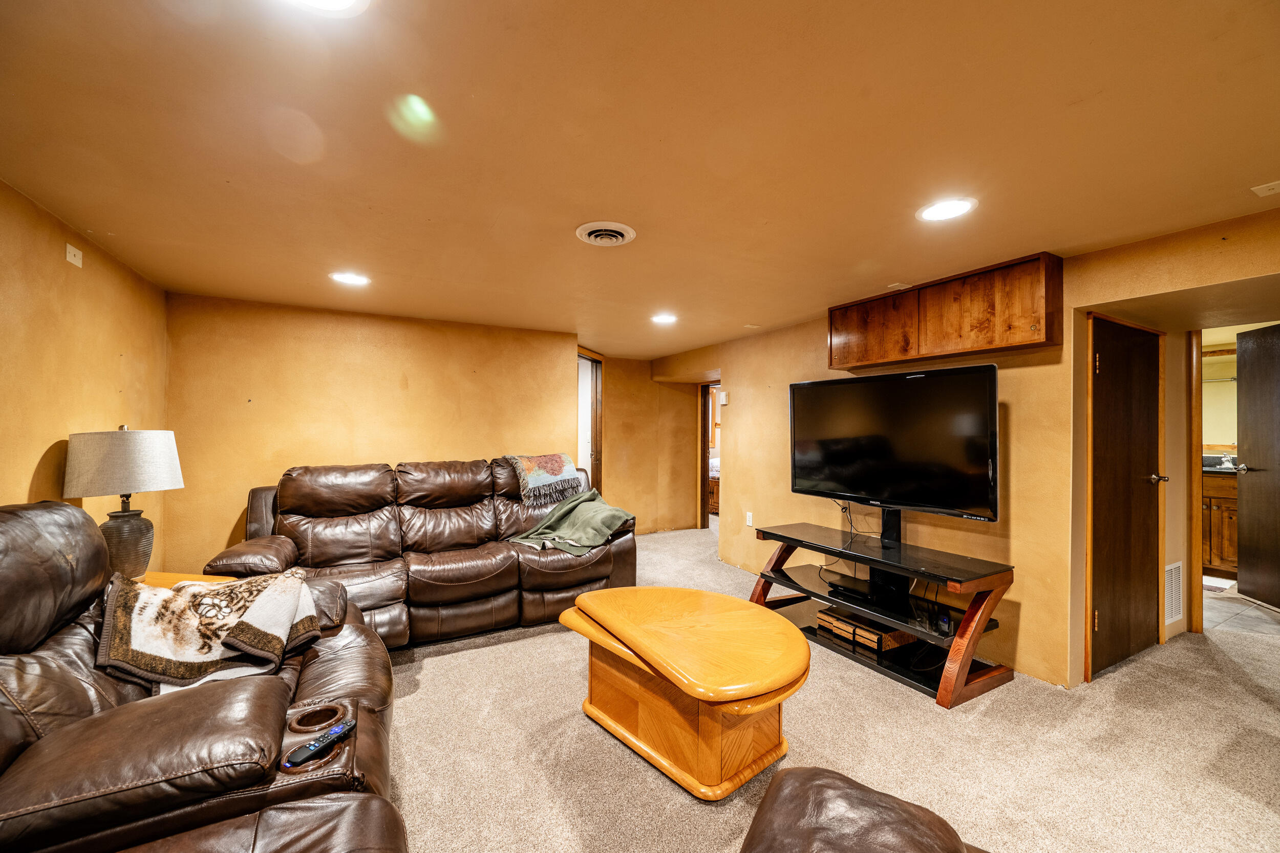 157 Upper Prairie Dog Road Banner, WY 82832 - Photo 24 of 61 22 Family room 1