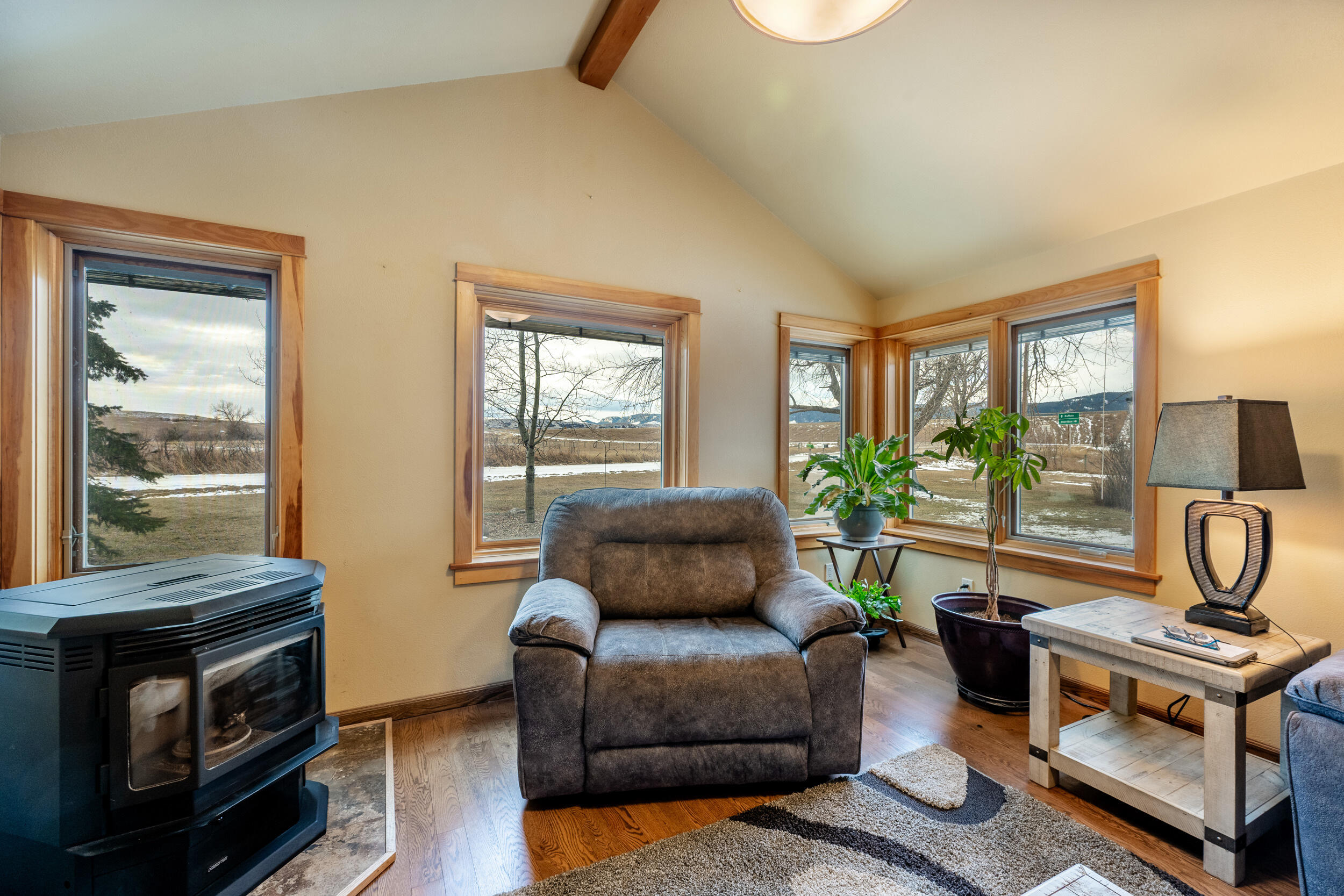 157 Upper Prairie Dog Road Banner, WY 82832 - Photo 4 of 61 3 Living room
