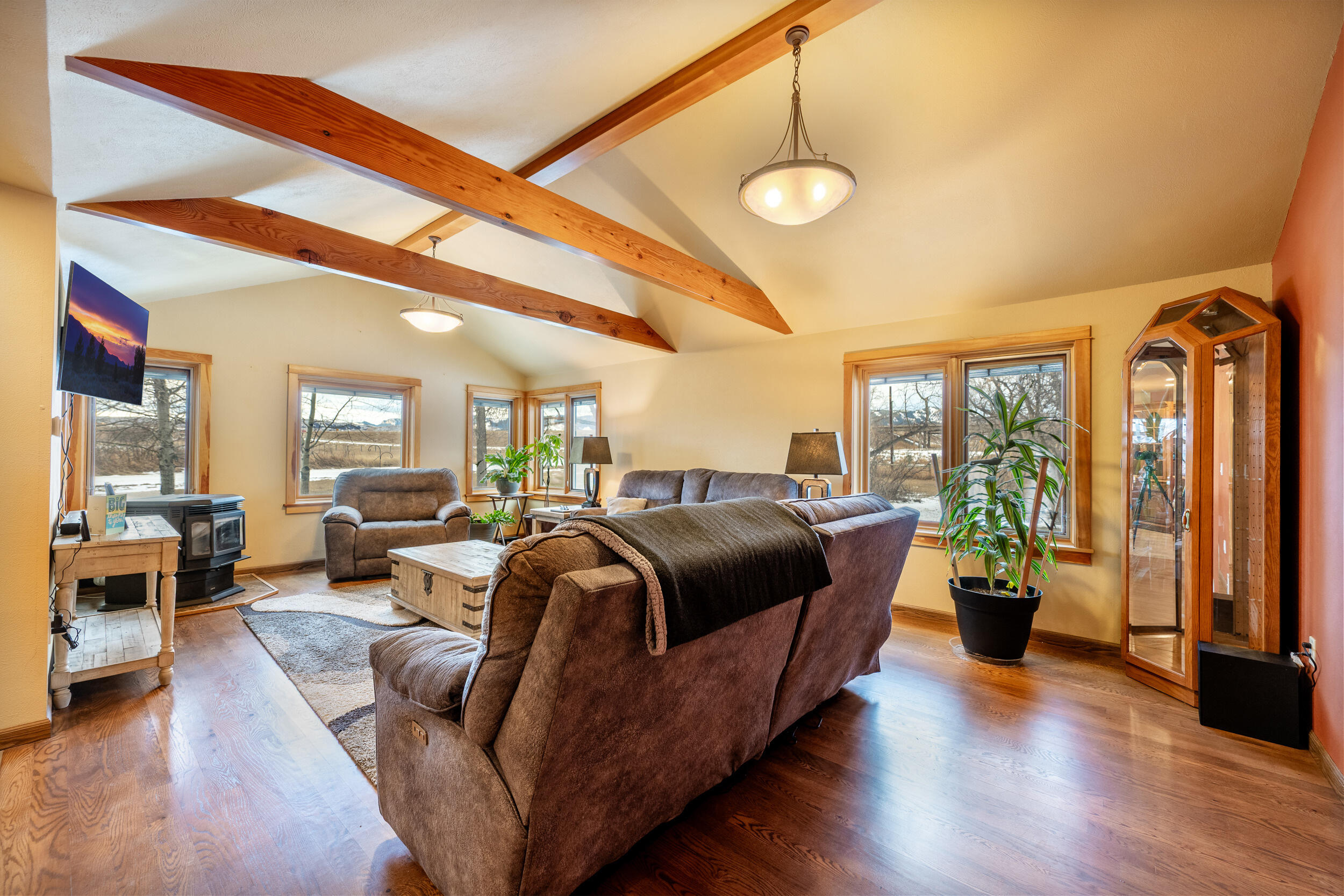 157 Upper Prairie Dog Road Banner, WY 82832 - Photo 8 of 61 7 Living room
