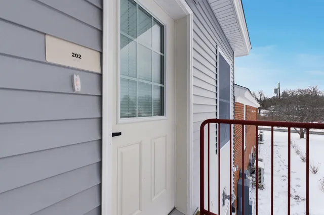 $2,300 | 15 Mountain Road, Unit 202, Goffstown, NH 03045