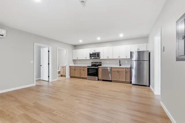 $2,300 | 15 Mountain Road, Unit 202, Goffstown, NH 03045