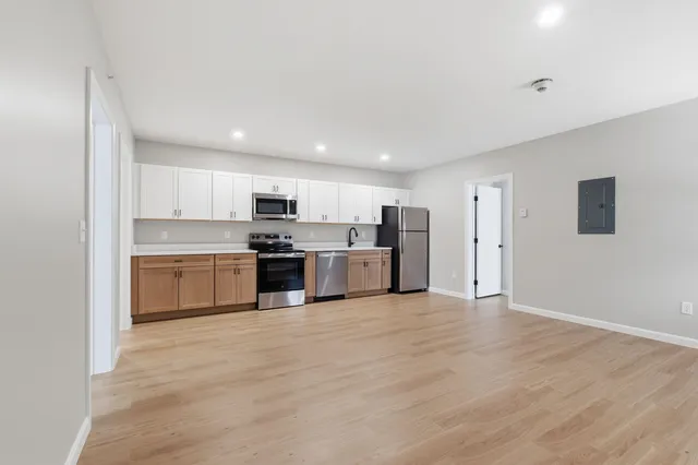 $2,300 | 15 Mountain Road, Unit 202, Goffstown, NH 03045