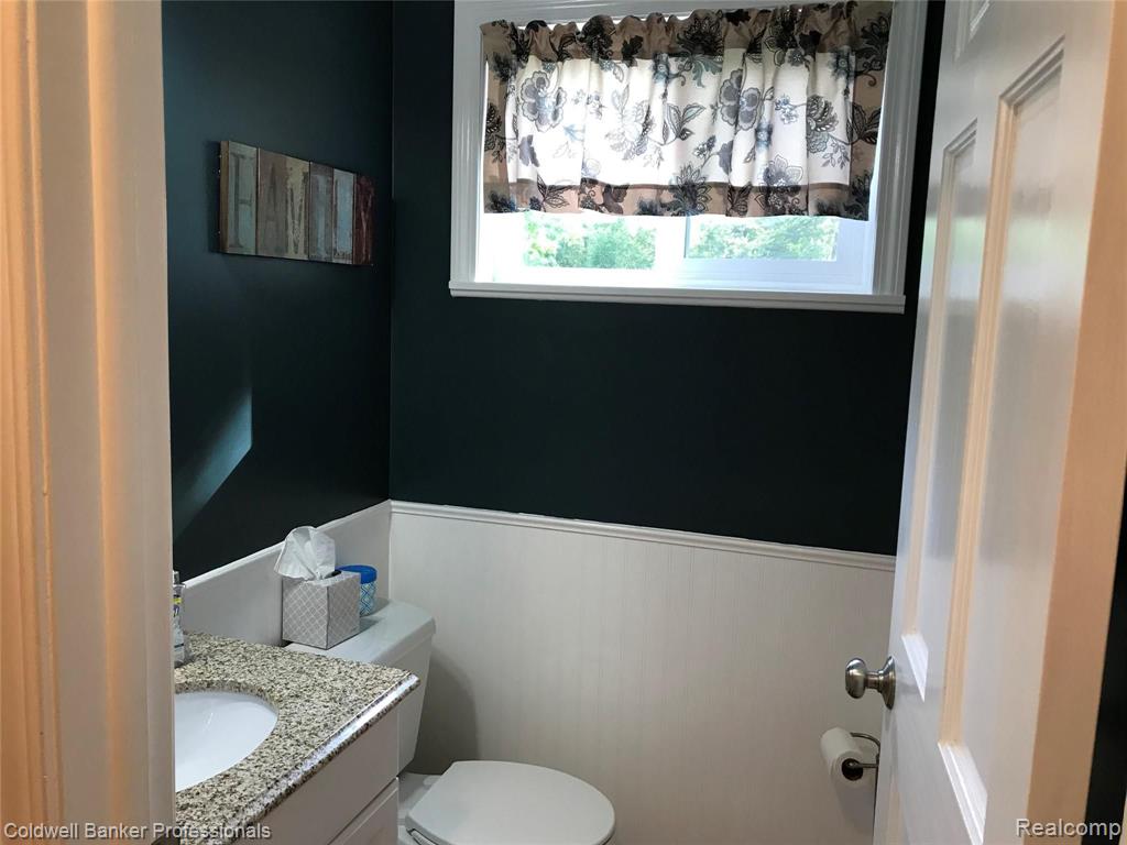 1405 North Long Lake Road Fenton, MI 48430 - Photo 10 of 34