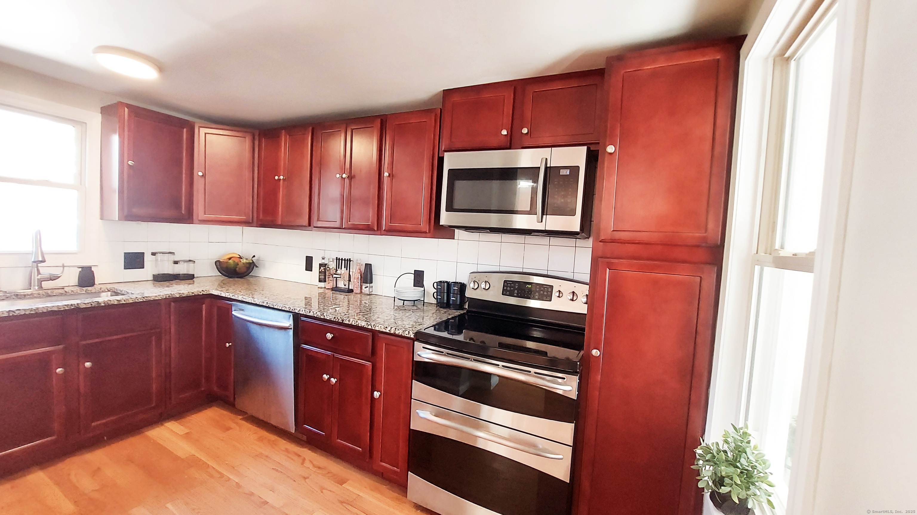 32 North Maple Street Enfield, CT 06082 - Photo 4 of 29