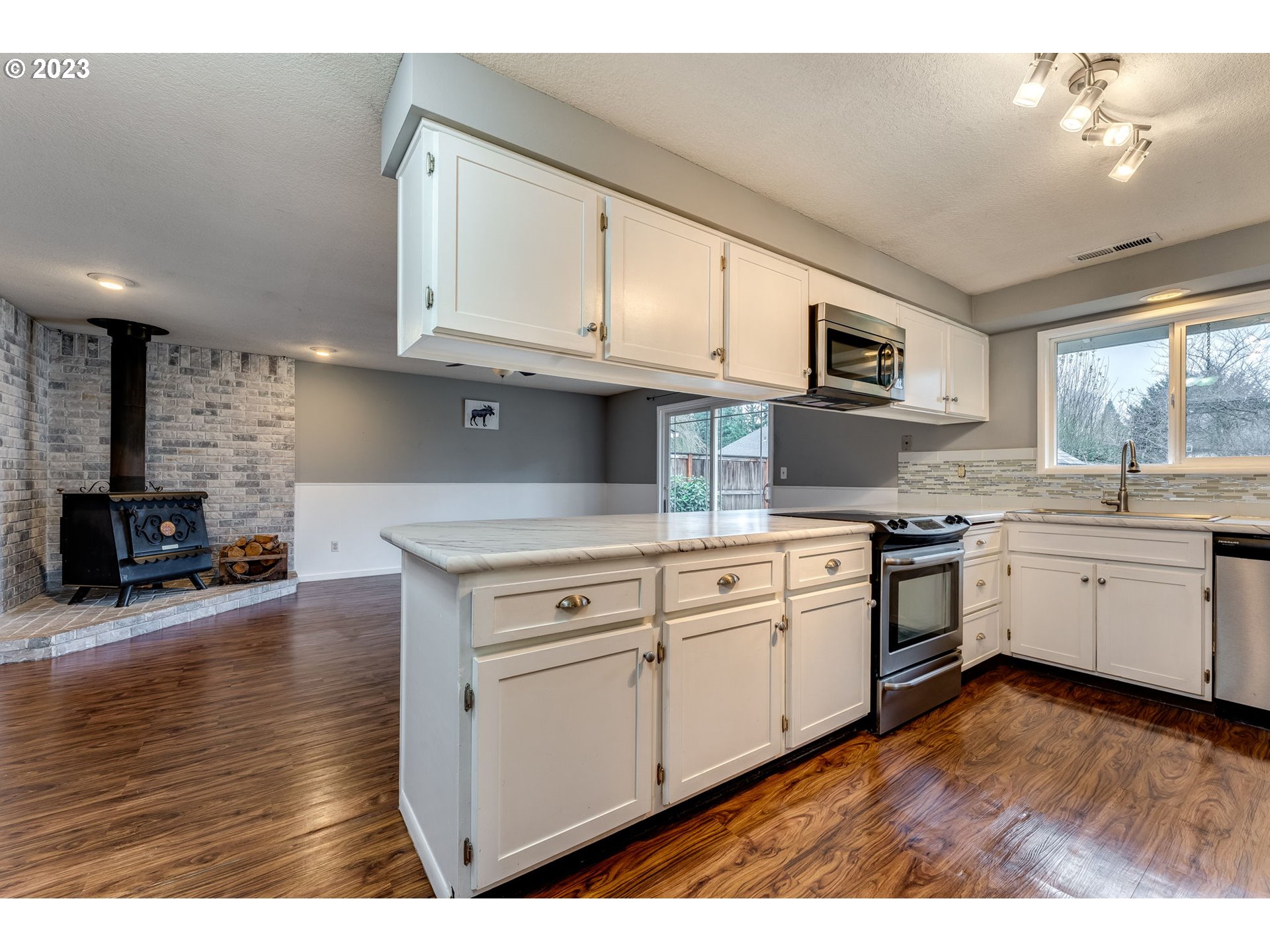 126 Villa Road Kelso, WA 98626 - Photo 12 of 41 a kitchen with granite countertop white cabinets and white appliances