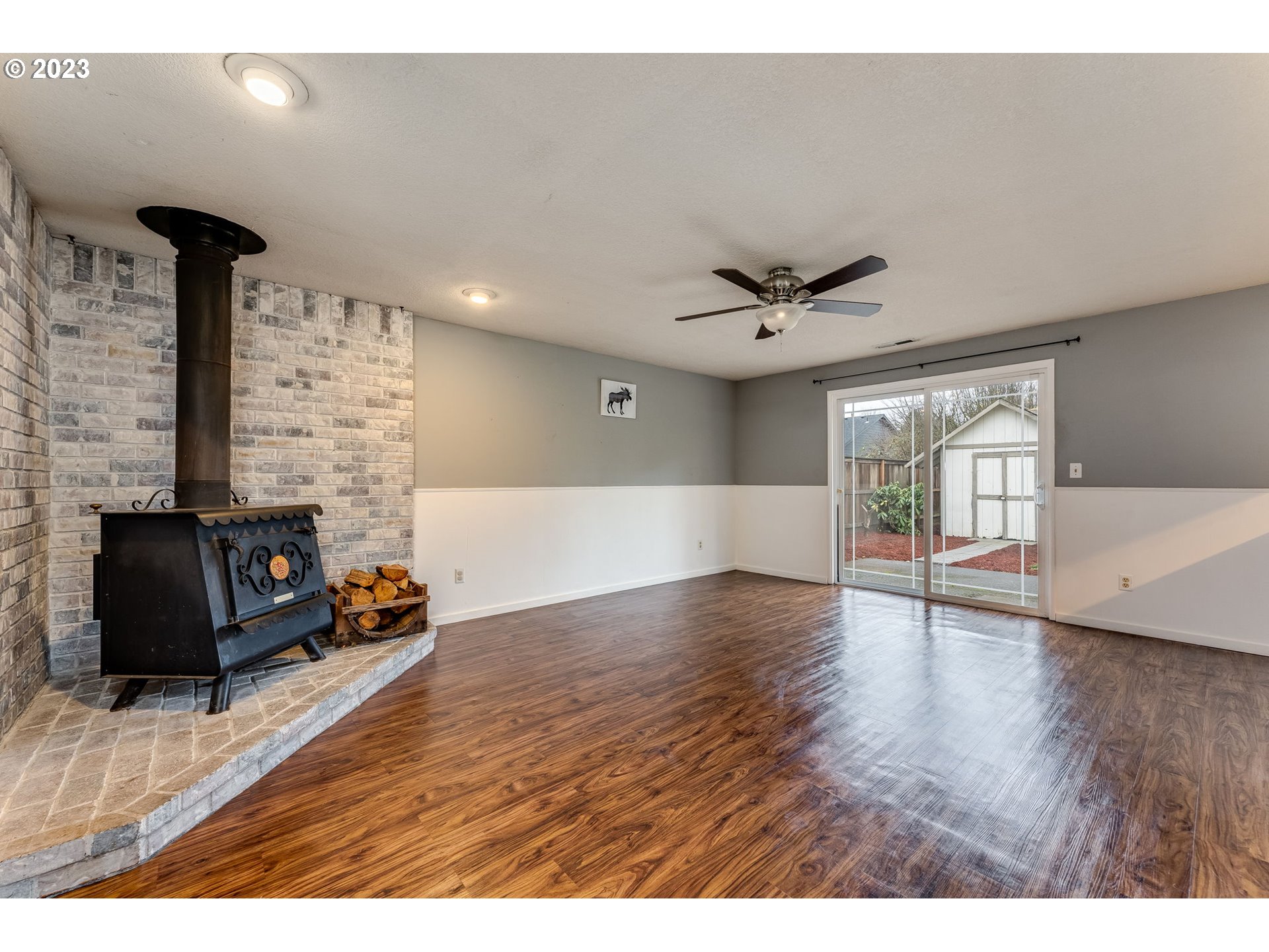126 Villa Road Kelso, WA 98626 - Photo 17 of 41 a view of livingroom with hardwood floor and a ceiling fan
