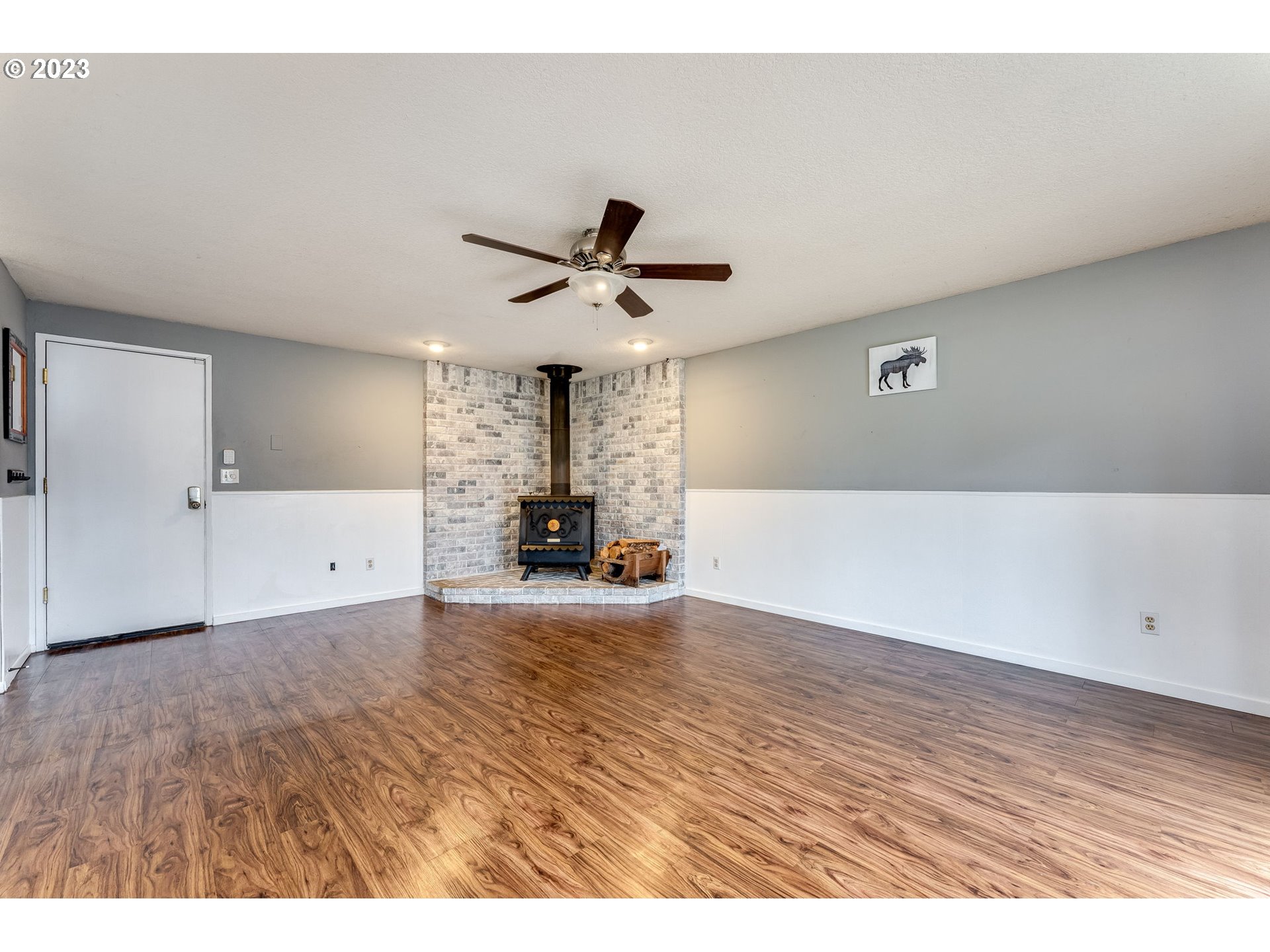 126 Villa Road Kelso, WA 98626 - Photo 18 of 41 a view of empty room with wooden floor and ceiling fan