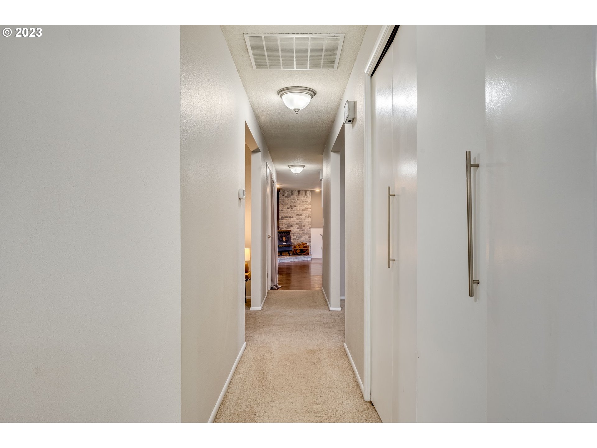 126 Villa Road Kelso, WA 98626 - Photo 22 of 41 a view of a hallway with wooden floor