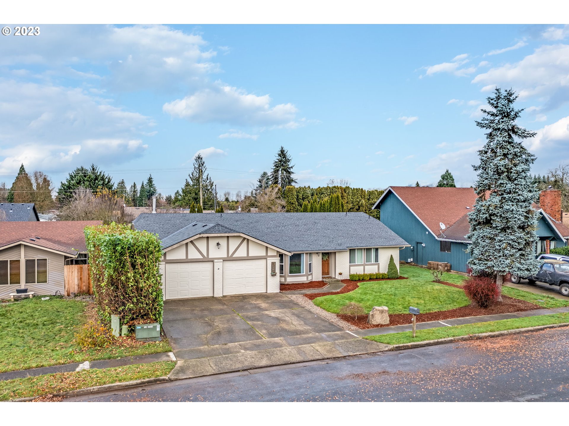 126 Villa Road Kelso, WA 98626 - Photo 3 of 41 a view of house with yard