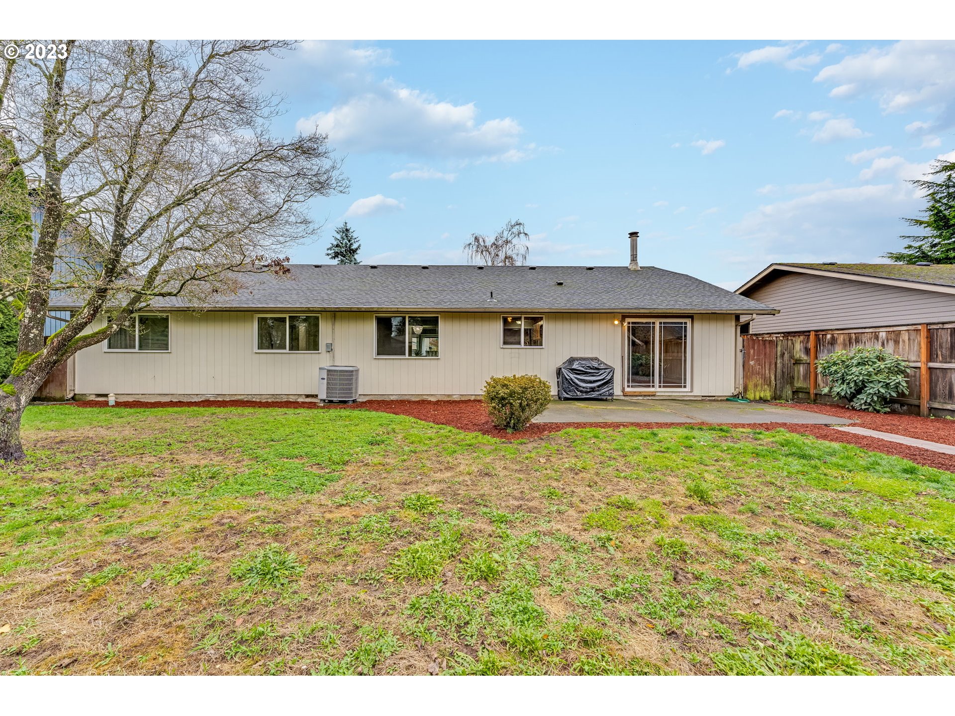126 Villa Road Kelso, WA 98626 - Photo 35 of 41 a front view of a house with garden