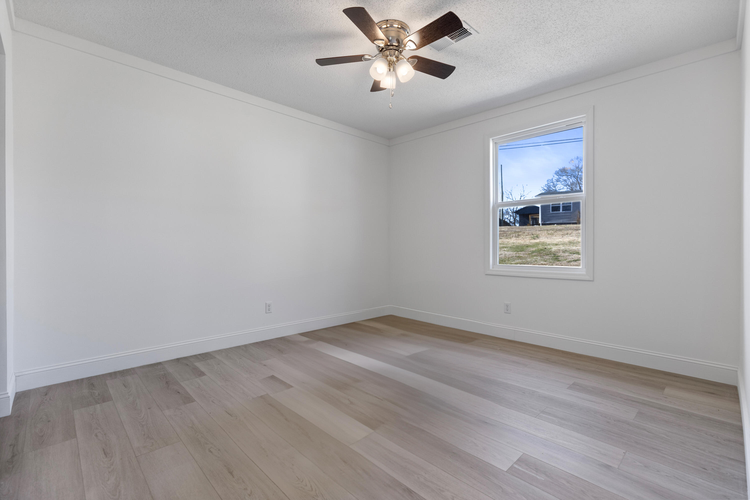 711 Walter Street Athens, TN 37303 - Photo 17 of 29 146A7451