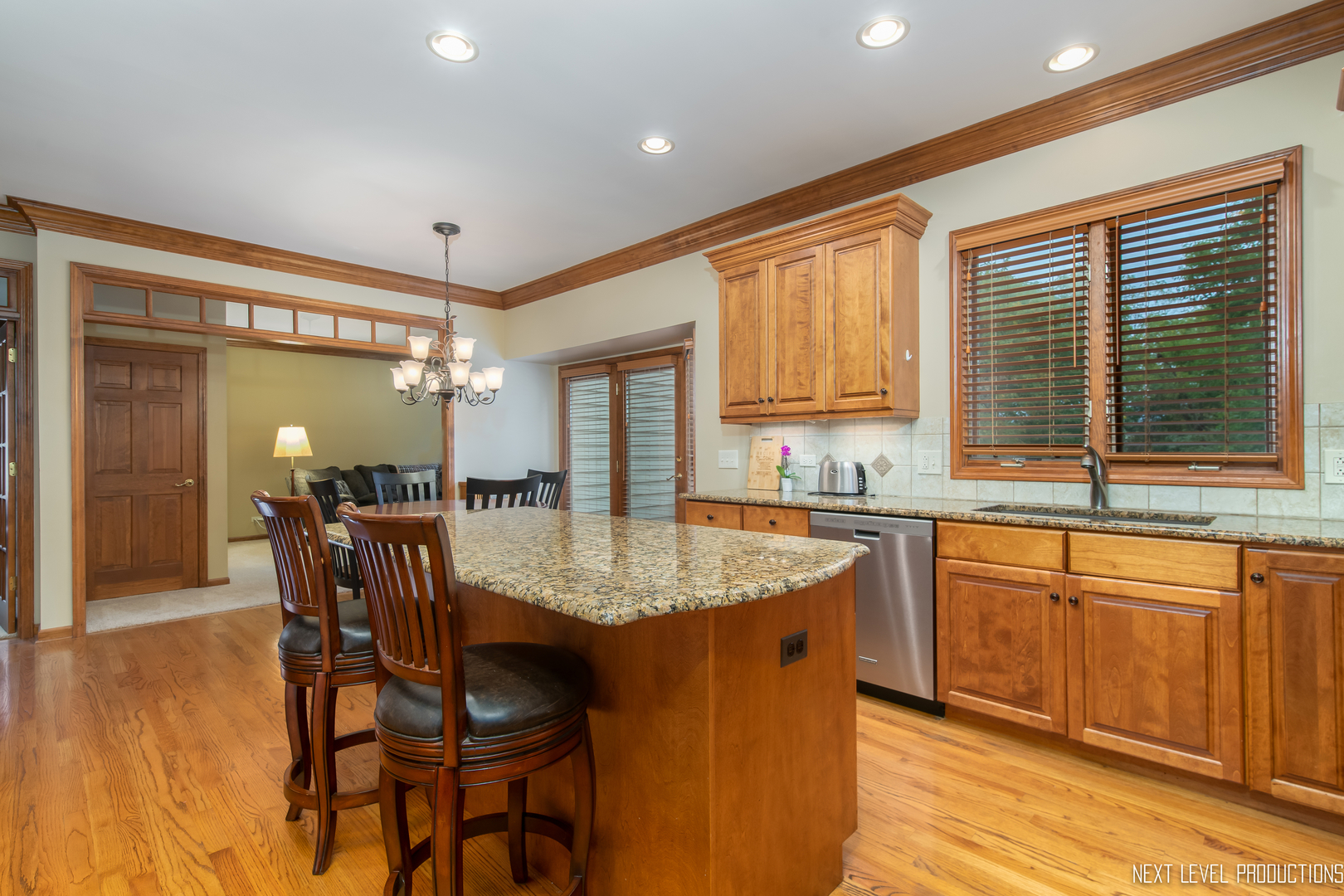 704 Chesapeake Road St. Charles, IL 60175 - Photo 12 of 40