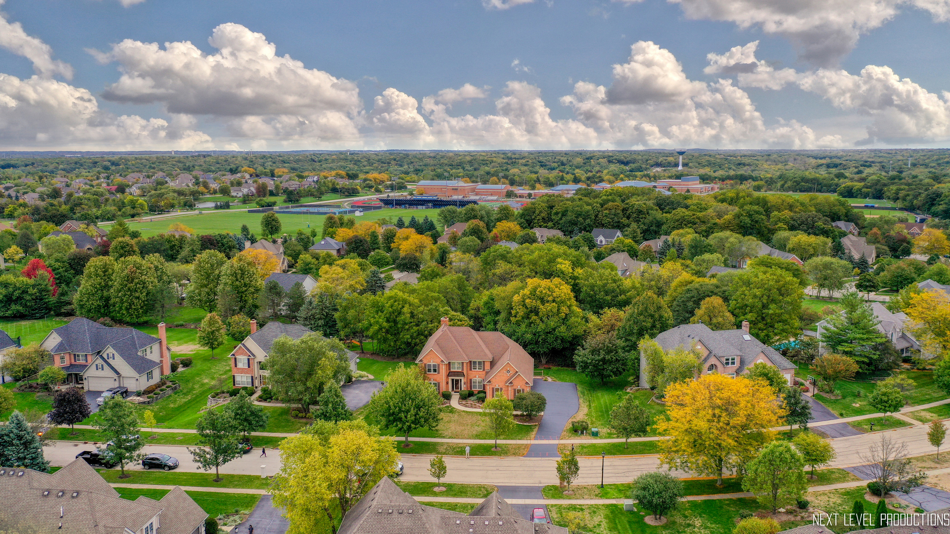 704 Chesapeake Road St. Charles, IL 60175 - Photo 3 of 40