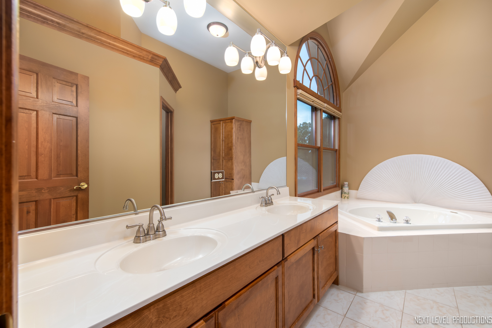 704 Chesapeake Road St. Charles, IL 60175 - Photo 22 of 40