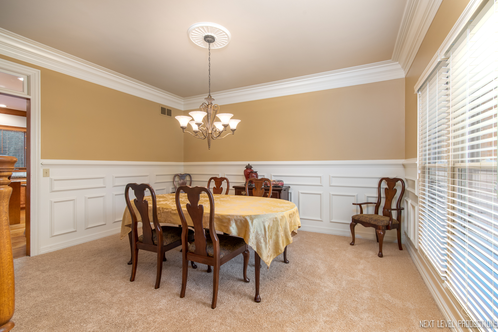 704 Chesapeake Road St. Charles, IL 60175 - Photo 9 of 40