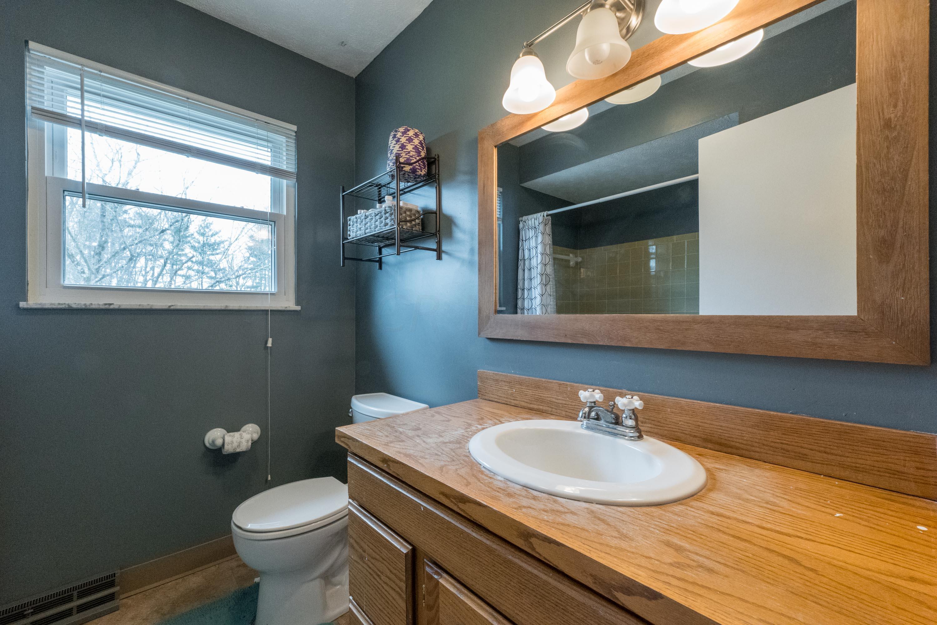 8455 Morse Road Southwest Blacklick, OH 43004 - Photo 28 of 44 Full Bathroom