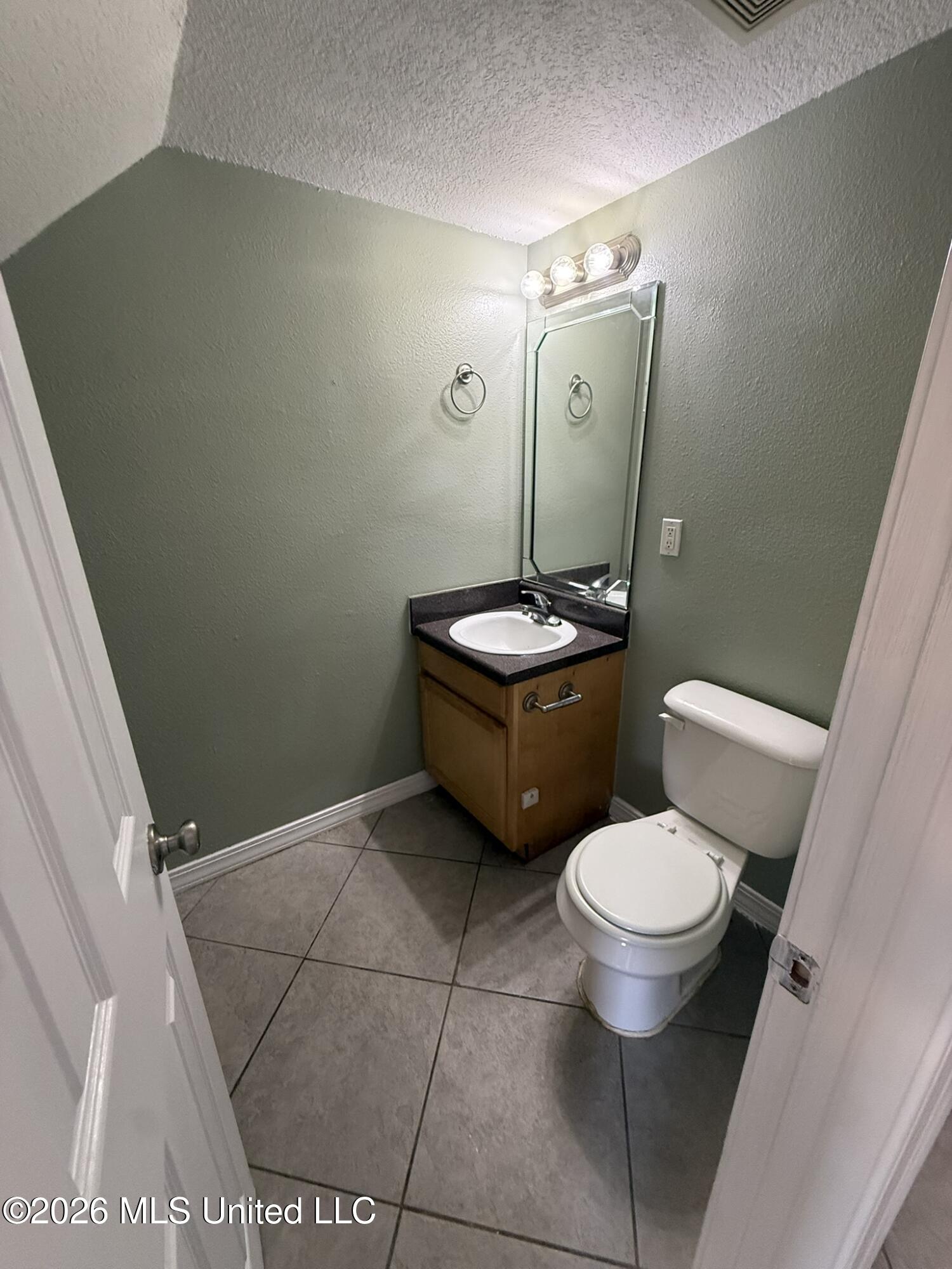 1625 Martin Bluff Road, Unit 54 Gautier, MS 39553 - Photo 5 of 13 IMG_9417