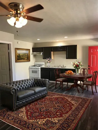 $700 | 1020 North Main Street, Unit 8, Baytown, TX 77520