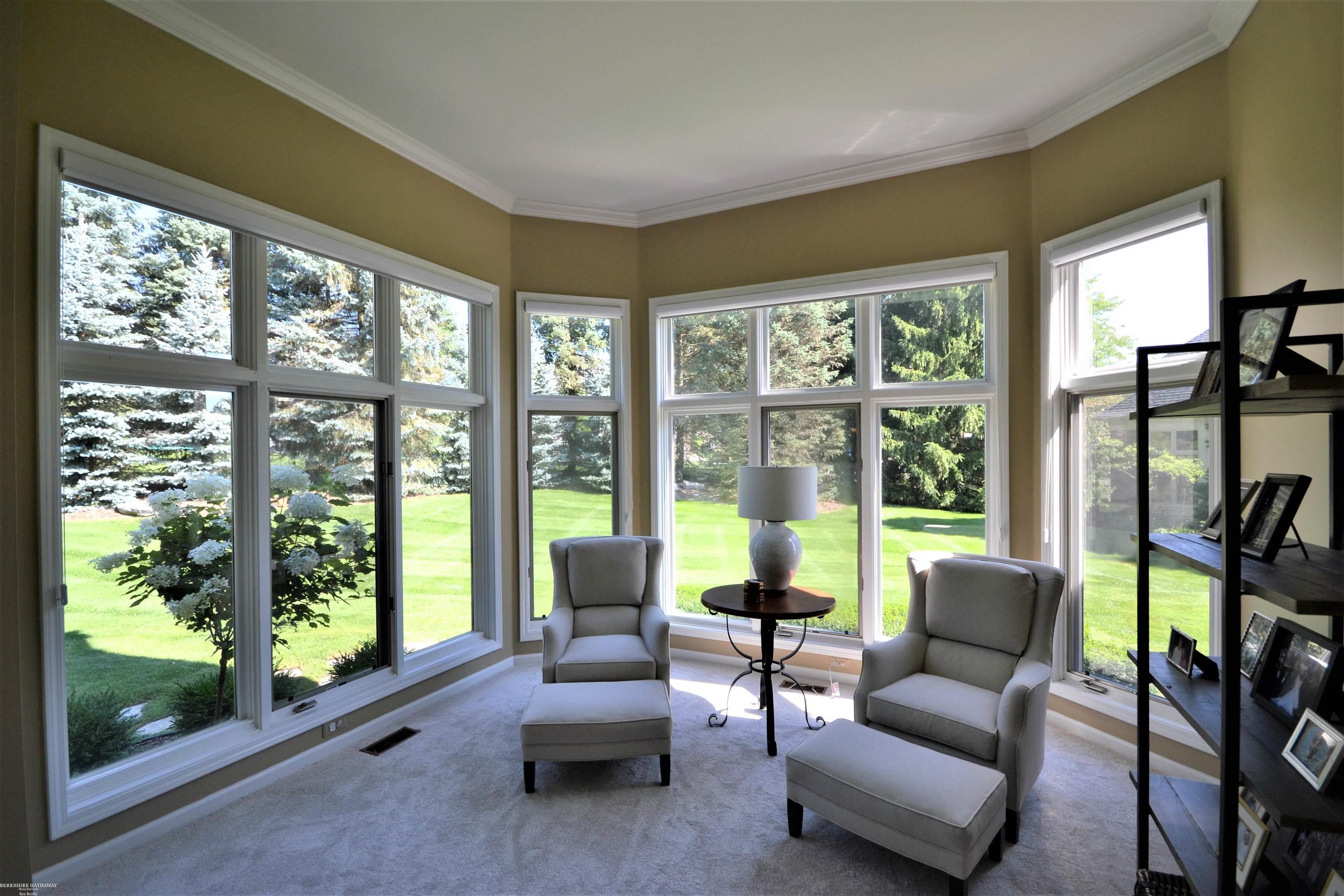 1813 Fox Run Rochester, MI 48306 - Photo 34 of 68 50087438-33.JPG