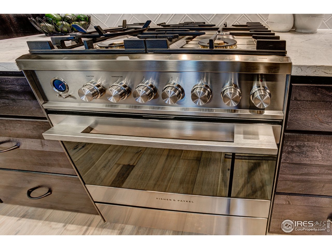 1547 Stoneseed Street Berthoud, CO 80513 - Photo 14 of 39 a close view of stove top oven