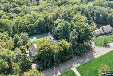 $1,525,000 | 24 Vanderbeck Lane, Mahwah, NJ 07430