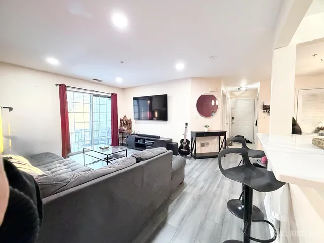 $2,350 | 226 Waterford Drive, Edison, NJ 08817