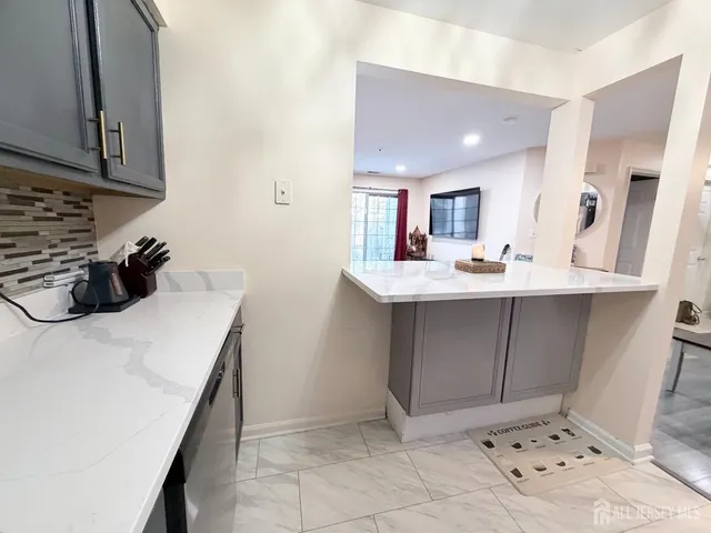 $2,350 | 226 Waterford Drive, Edison, NJ 08817