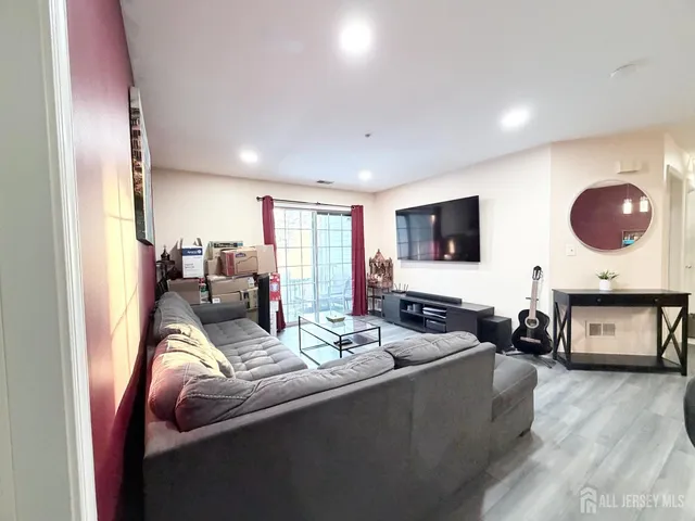 $2,350 | 226 Waterford Drive, Edison, NJ 08817