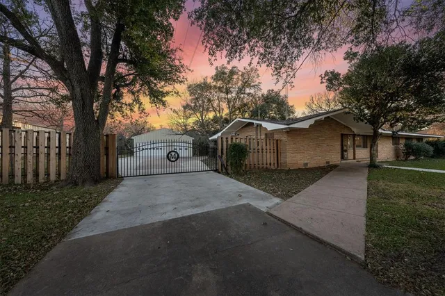 $449,900 | 506 East Ave G, Valley Mills, TX 76689