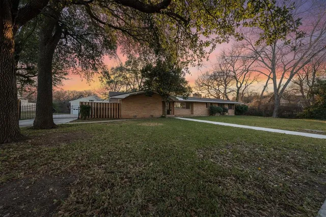 $449,900 | 506 East Ave G, Valley Mills, TX 76689