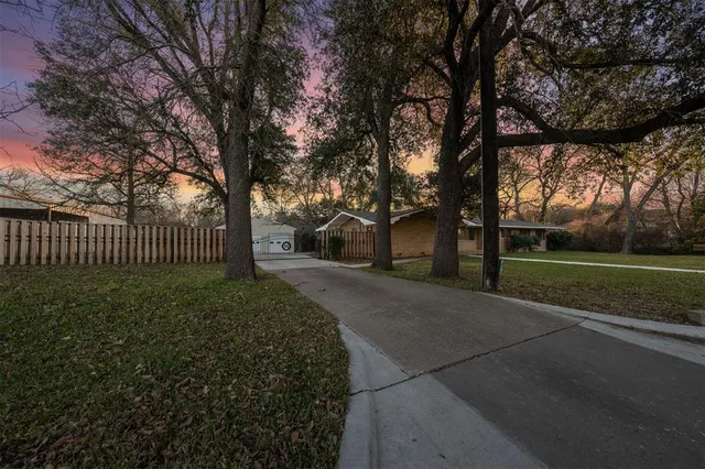 $449,900 | 506 East Ave G, Valley Mills, TX 76689