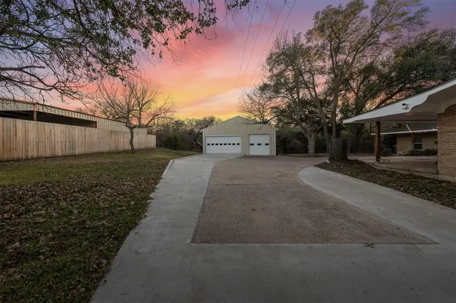 $449,900 | 506 East Ave G, Valley Mills, TX 76689