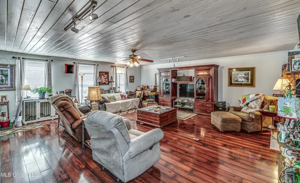 $275,000 | 502 East Georgetown Street, Crystal Springs, MS 39059