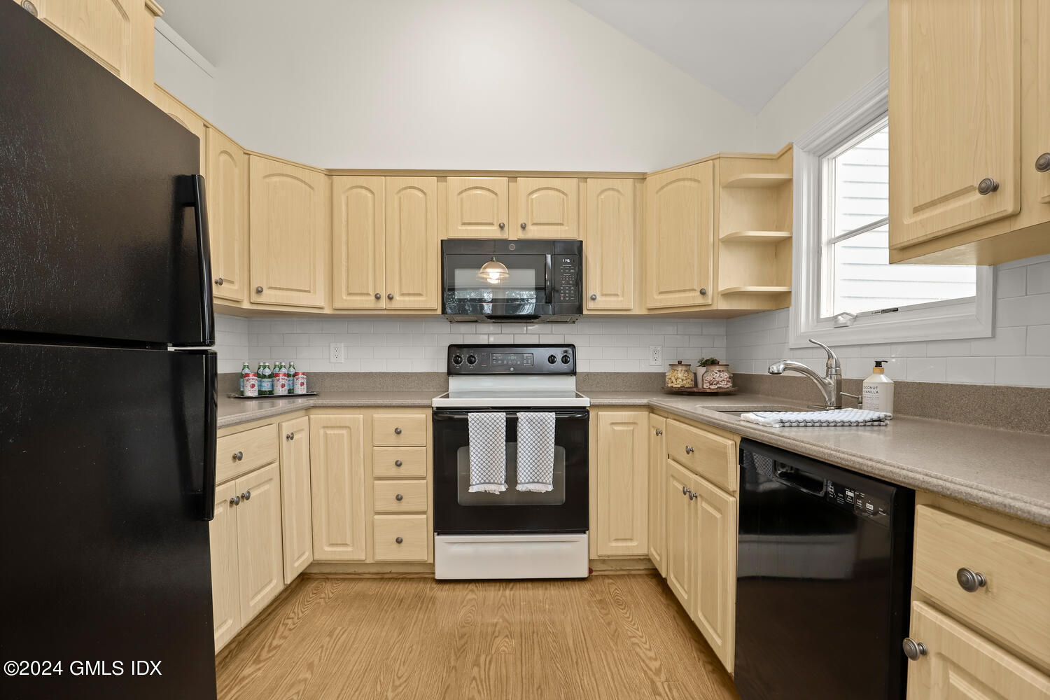 351 Pemberwick Road, Unit 915 Greenwich, CT 06831 - Photo 7 of 19 a kitchen with stainless steel appliances granite countertop a stove a sink dishwasher and a refrigerator