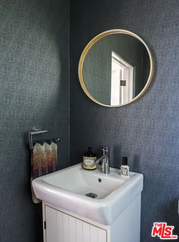 $2,099,000 | 6749 Whitley Terrace, Los Angeles, CA 90068