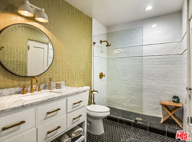 $2,099,000 | 6749 Whitley Terrace, Los Angeles, CA 90068