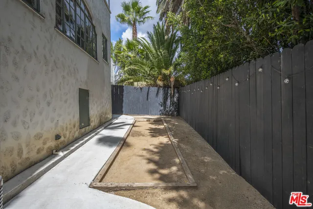 $2,099,000 | 6749 Whitley Terrace, Los Angeles, CA 90068