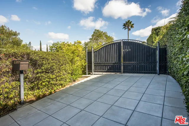$2,099,000 | 6749 Whitley Terrace, Los Angeles, CA 90068