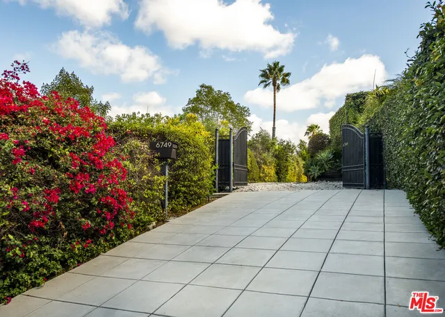 $2,099,000 | 6749 Whitley Terrace, Los Angeles, CA 90068