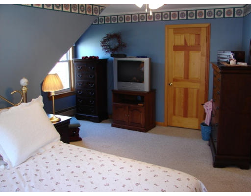 22 Columbia Road North Andover, MA 01845 - Photo 10 of 12 Gallery Image 10