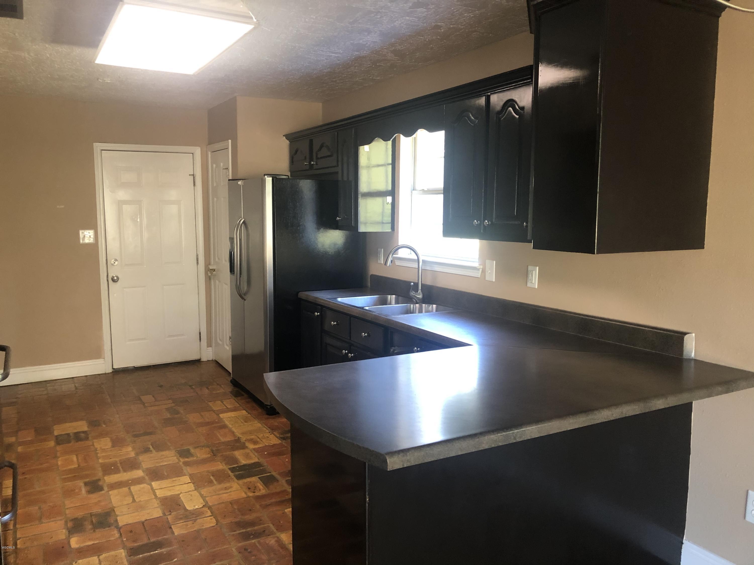 15324 Wolf Ridge Road Moss Point, MS 39562 - Photo 11 of 31 90ECB9CD-90C4-4A63-865B-063E8BFCFEC6