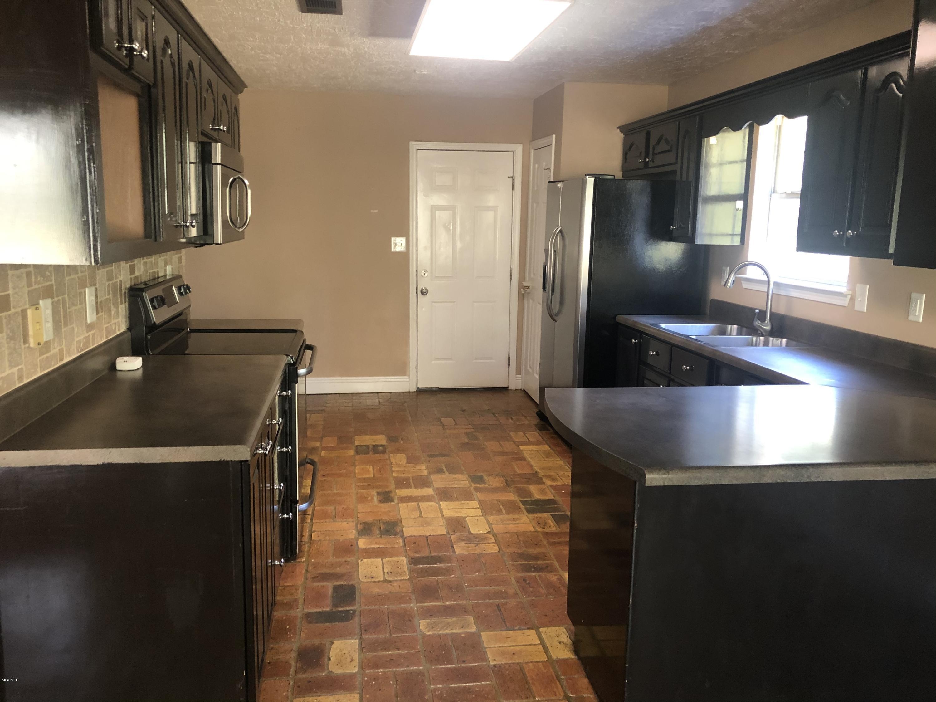 15324 Wolf Ridge Road Moss Point, MS 39562 - Photo 10 of 31 8BF36DDD-6254-4645-890B-4BB572682FD6