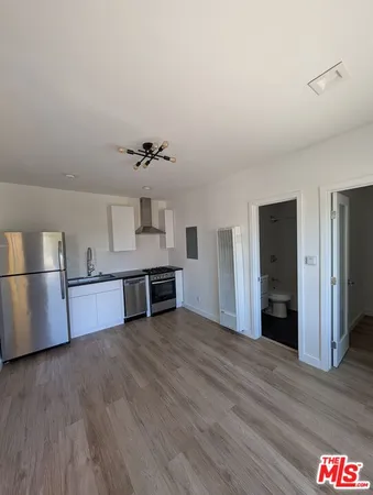 $2,350 | 2626 Cloverfield Boulevard, Unit 10, Santa Monica, CA 90405