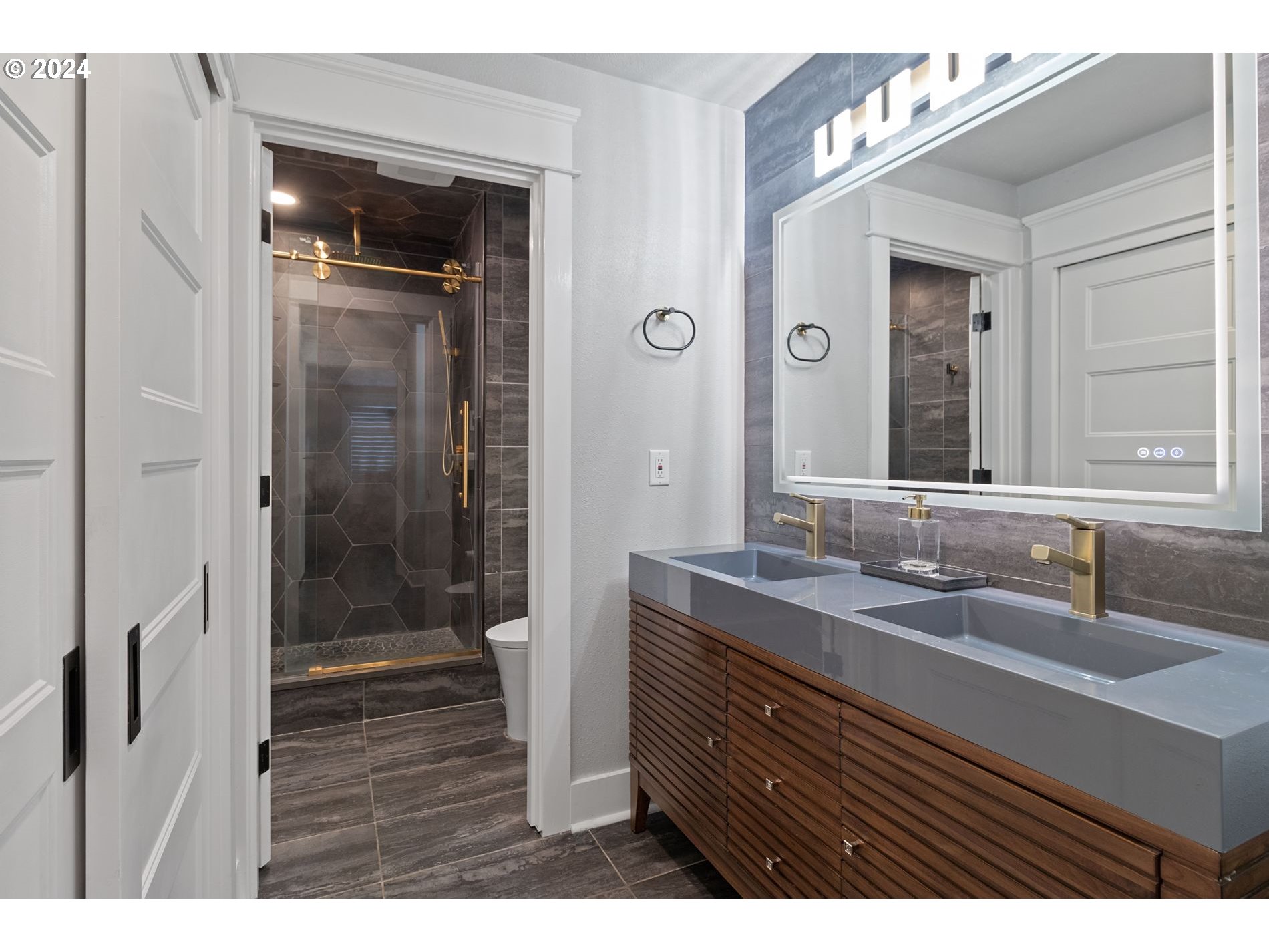 200 Southwest Burnham Road, Unit 410 Lake Oswego, OR 97034 - Photo 16 of 20 Gallery Image 16