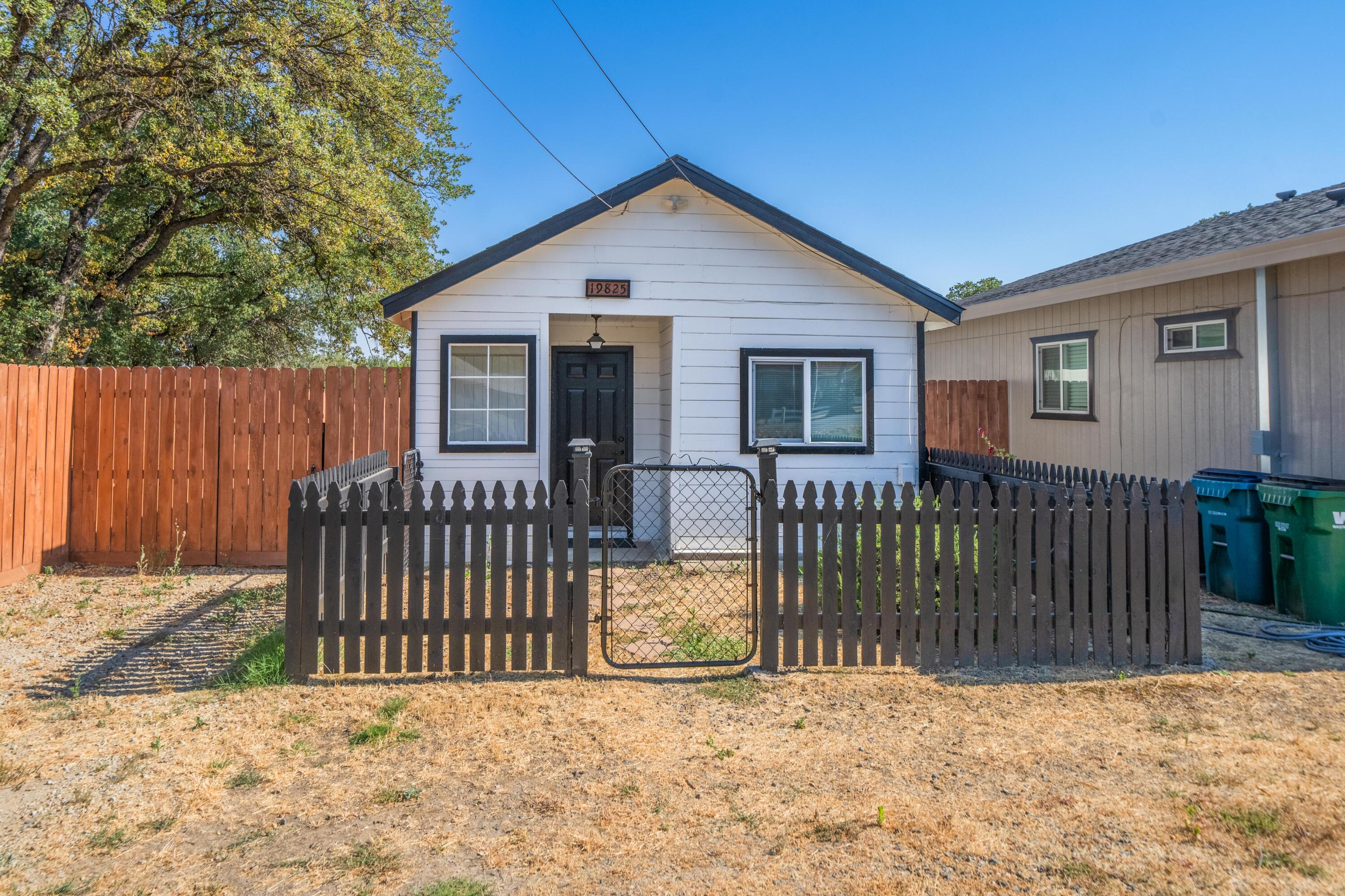 19825 Gas Point Road Cottonwood, CA 96022 - Photo 33 of 54 a view of a house with wooden fence