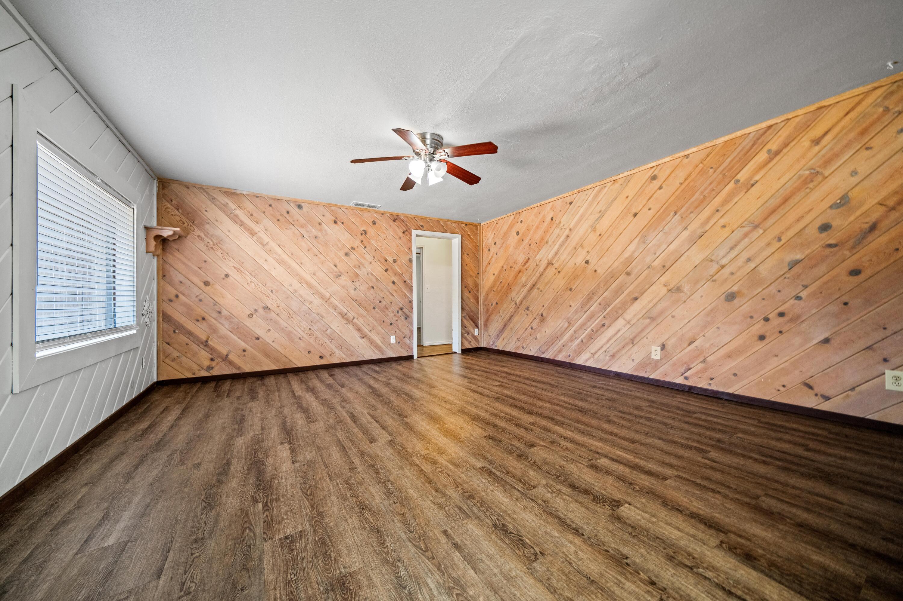 19825 Gas Point Road Cottonwood, CA 96022 - Photo 9 of 54 a view of room with hardwood floor and ceiling fan