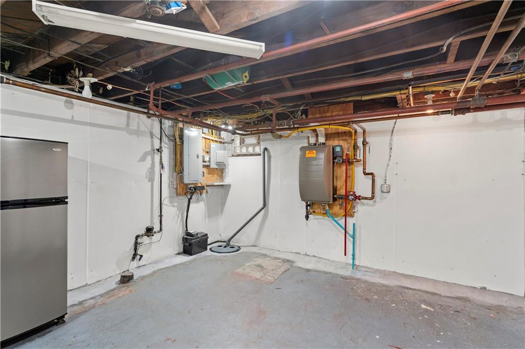 6953 Reynolds Street Pittsburgh, PA 15208 - Photo 45 of 50 a view of a room with gym equipment
