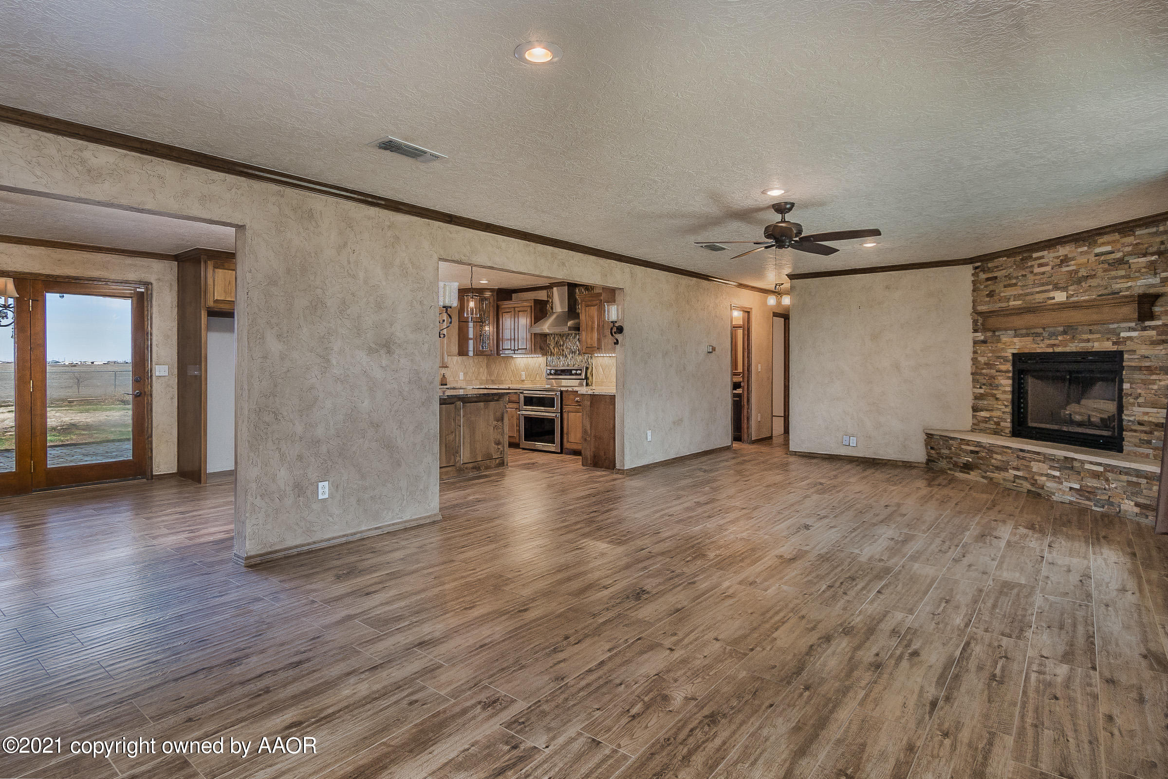 2100 West McAfee Road Amarillo, TX 79118 - Photo 6 of 38 006_Living Room From Entry